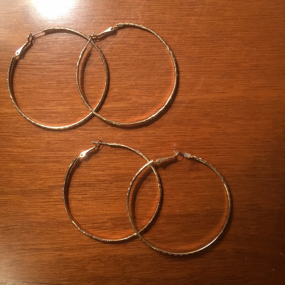 Set of gold hoops